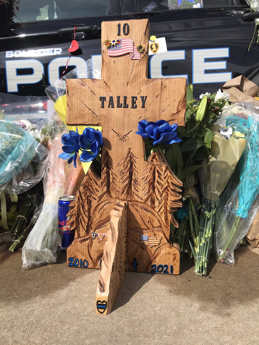 Memorial for Officer Eric Talley at Boulder Police HQ #KDVR #KWGN <a href="/CodyCam/">cody white</a> <a href="/chrisparente/">Chris Parente 🇺🇸🎗️</a> <a href="/WendyBrockTV/">Wendy Brockman</a>