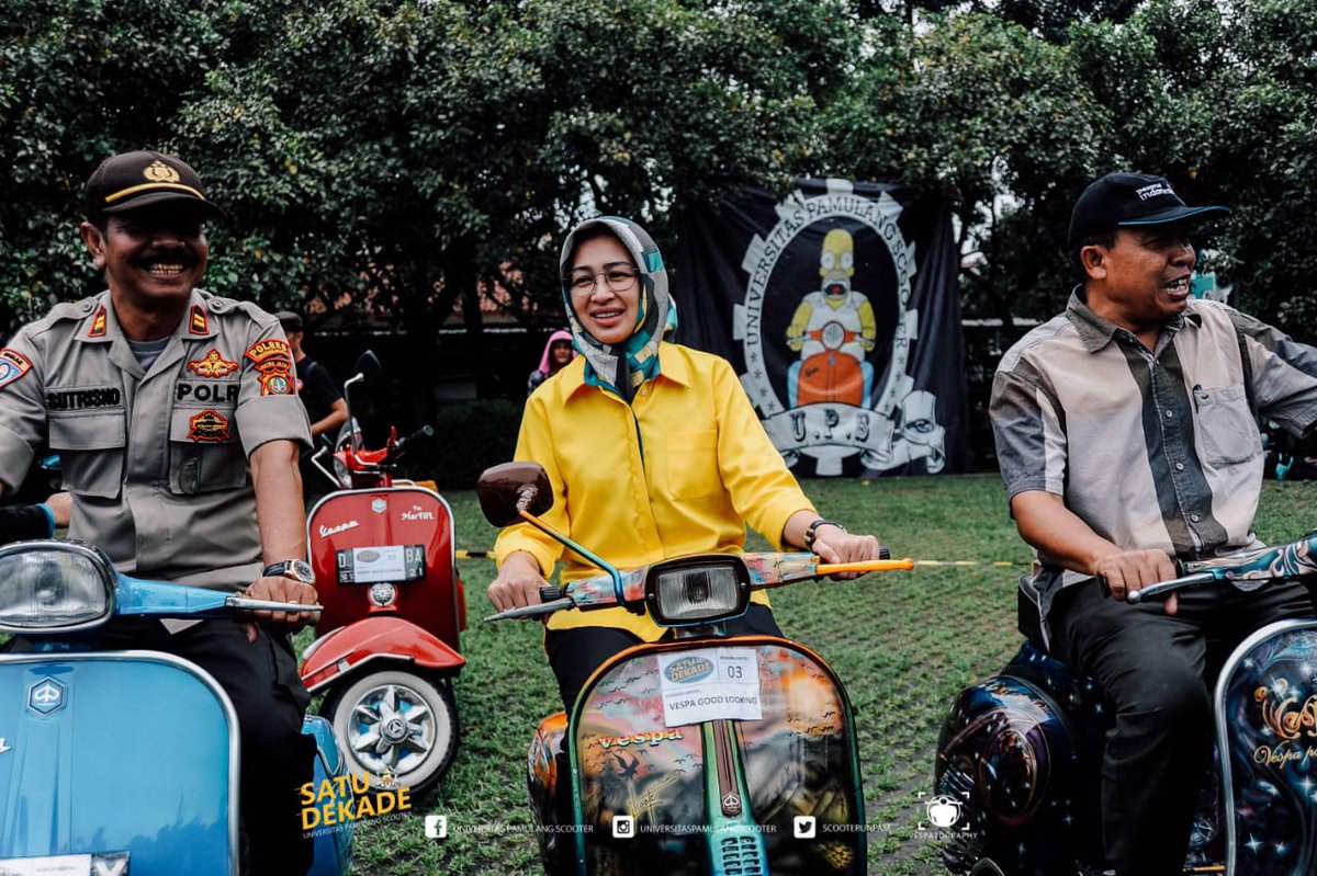 ScooterUnpam's tweet photo. Bu Airin waktu datang ke acara satu dekade. https://t.co/wXF0JvHTvQ