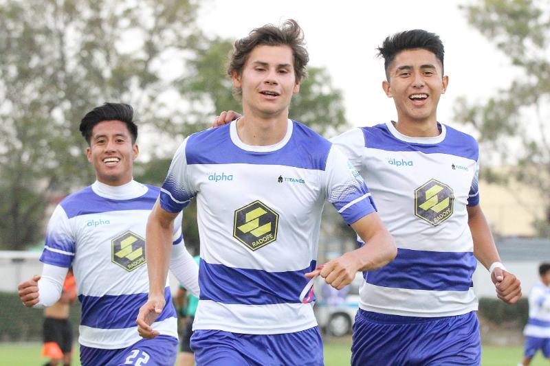 LigaTDP's tweet photo. G2 | #Puebla 

¡Impone su ley en casa!

Con doblete de Hugo González ⚽️⚽️ y un tanto más de Fernando Laymon ⚽️, los @TitanesAlpha 💙 volvieron al triunfo tras vencer 3-0 a los @RealesPuebla_Of 👑

👉 https://t.co/npkOXsgSuJ

#CrecemosJuntos https://t.co/kuol06spjA