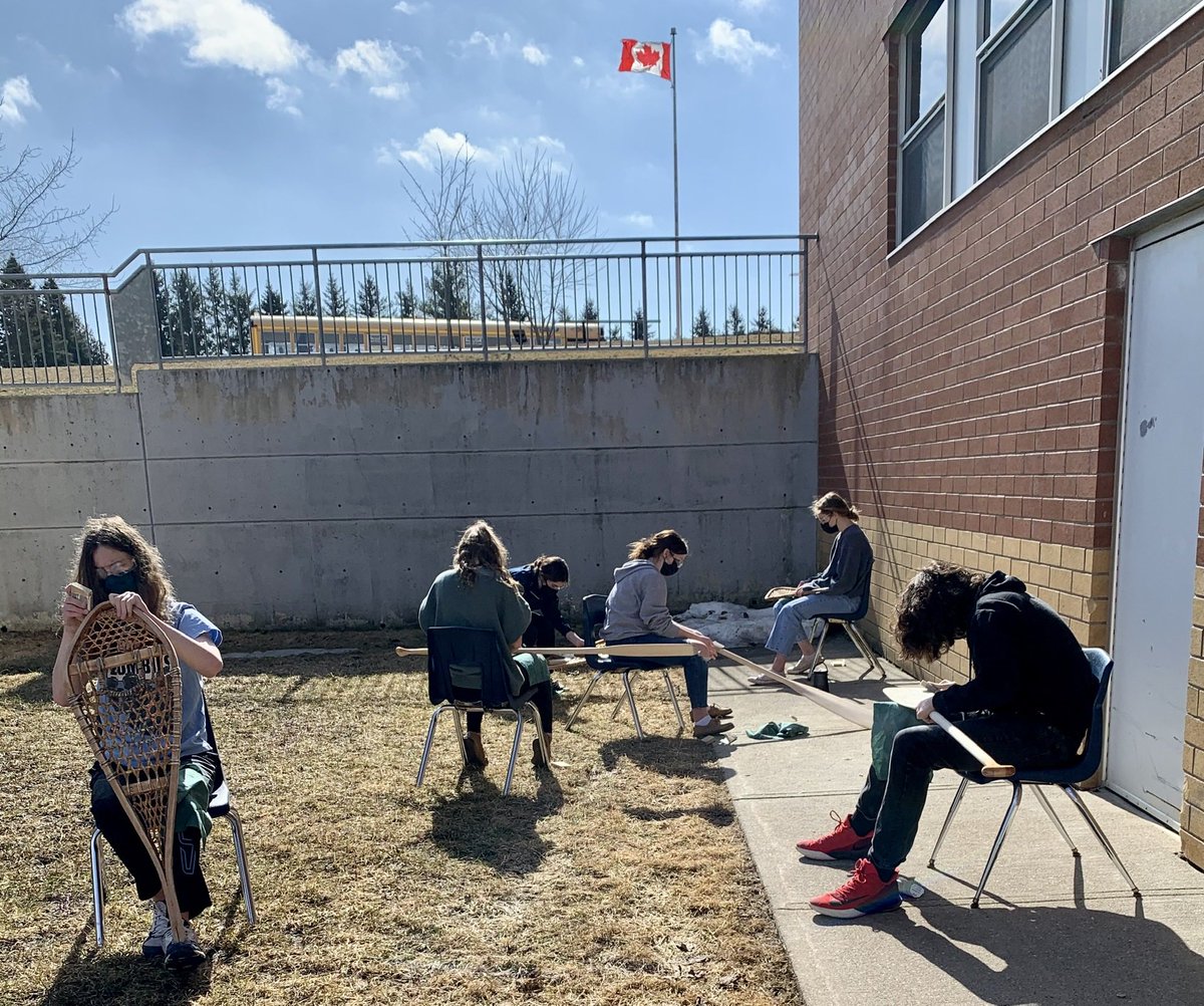 EDHS Outdoor Ed taking advantage of great weather! Sanding snowshoes and paddles #gettinggritty ⁦@principal_edhs⁩