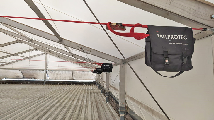 Instalado sistema de dispositivos de anclaje transportables EN 795:2012 Tipo B en Alicante.

Solución suministrada por Fallprotec,  basada en líneas de vida temporales orientadas a asegurar los trabajos de cambio de cubierta.

fallprotec.es/noticias/linea…

Instalador: <a href="/AlturCoop/">Altur</a>