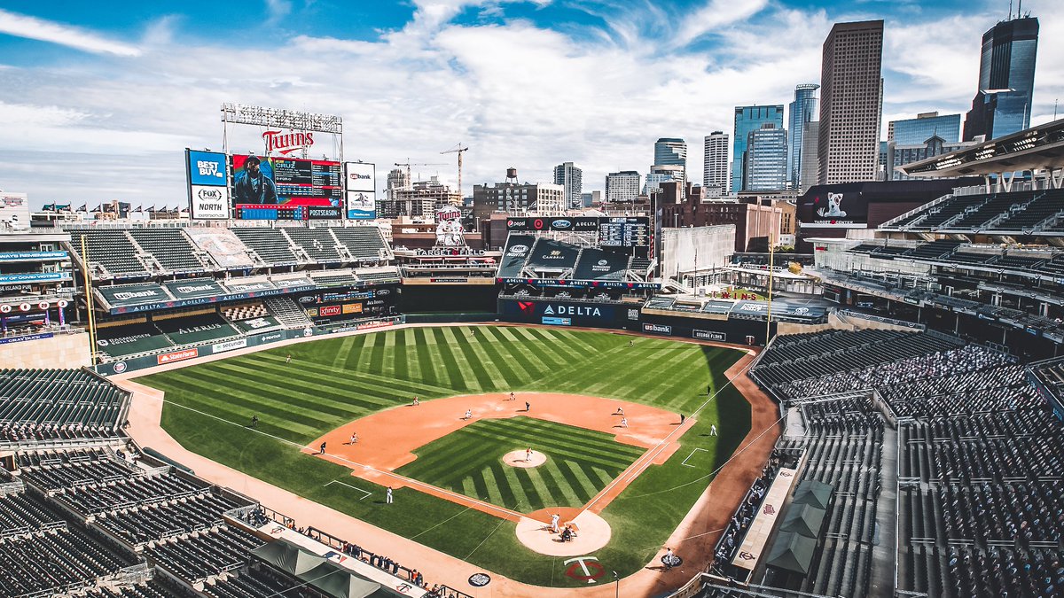 Twins's tweet image. Sunny days at Target Field 🔜
