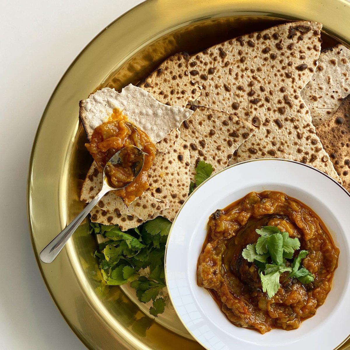 TuscaniniFoods's tweet photo. We are OBSESSED with @peaslovencarrots Zaalouk 🔥 It’s everything you want in a dip — Insanely flavorful, super spreadable and simple to make!

Get the full recipe on our Instagram page. https://t.co/FNP3RzmFqW