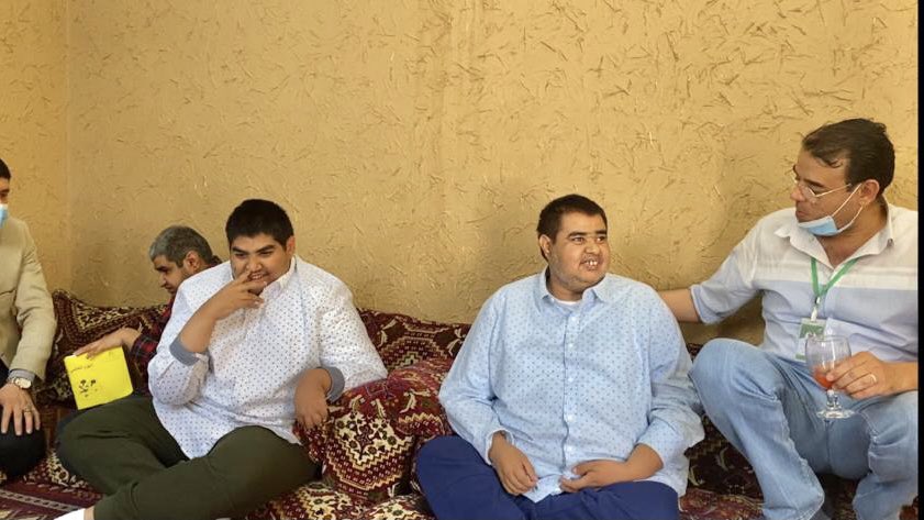 Onaizahorgsa's tweet photo. تحت شعار "الوفاء لأهل العطاء"..
بادر مركز التميمي للتوحد بتكريم الأم المثالية، والدة الثلاثة أبناء من أبناء المركز، جاء ذلك أثناء قيام إدارة المركز بزيارة لها بمنزلها وتقديم هدية خاصة لها تقديرًا لدورها مع المركز بالمتابعة والرعاية ومنح أبنائها كل وقتها بمناسبة #يوم_الام_العالمي https://t.co/qr9Kb7Hrof