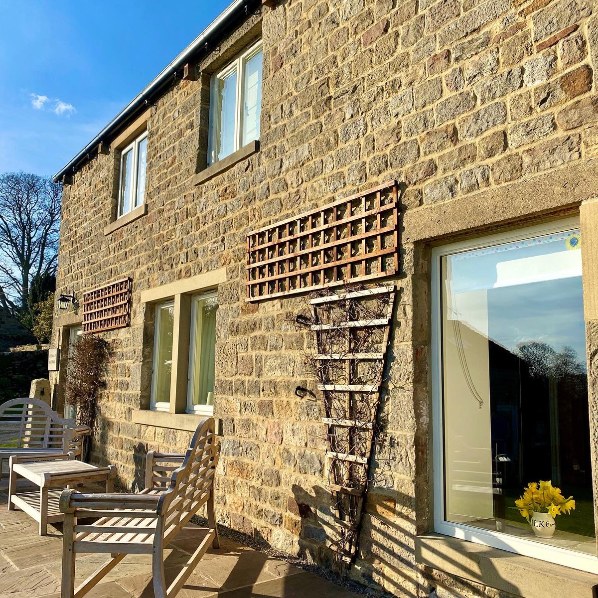 liddlelambs's tweet photo. Spring at Middle Mistal, have you booked your staycation? 🌼

#ukholiday #staycation #yorkshiredales #yorkshire #harrogate #spring #farm https://t.co/9QxHPGDA8Y