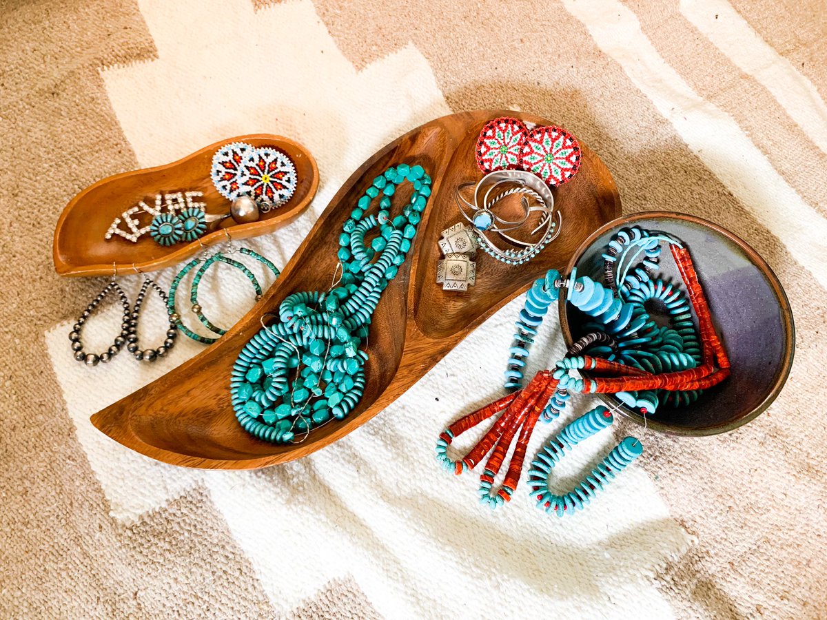 RedBuffaloMerc's tweet photo. Need a new and unique way to display all your pretties? We got ya covered! Add a little southwest flair with these catch all’s!

New Mexico Chili - $15 + shipping 
Clay Bowl - $9 + shipping 
Small Wooden Chili - $6 + shipping https://t.co/yLhbCsb3PN