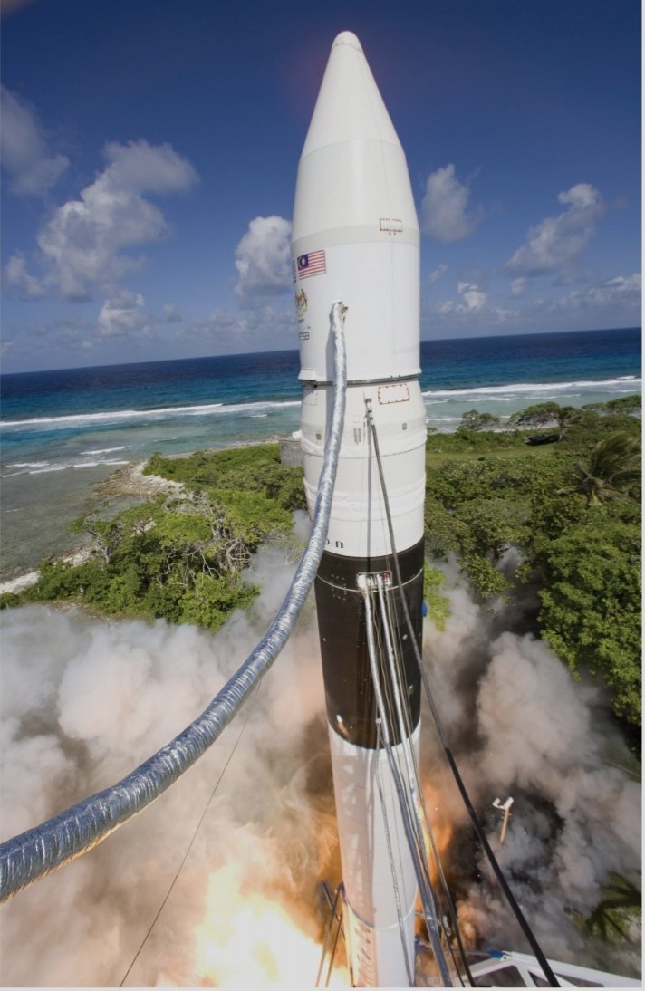 PPathole's tweet photo. 15 years ago, today, SpaceX attempted to launch their first Falcon 1 rocket. Didn't go well for them. 

Don't let failures stop you. Failures and setbacks will happen while pursuing your dreams. Keep on going through and never give up. @elonmusk https://t.co/x0vHMmqQhK