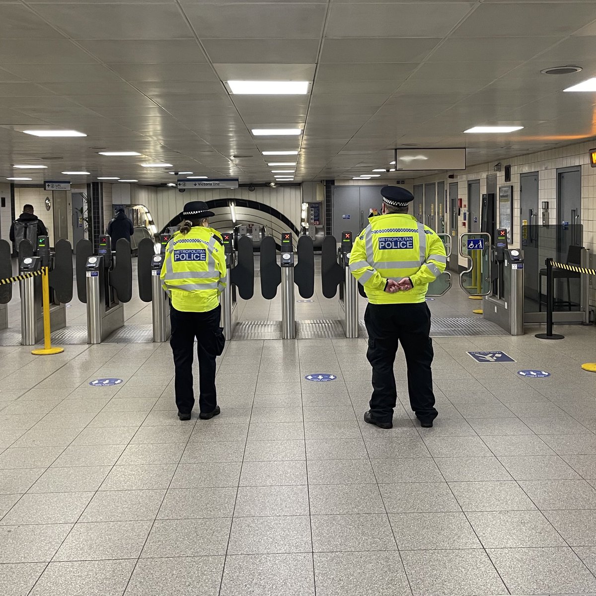 MPSRTPC's tweet photo. #RTPCTaskingTeam 4’s #ProjectServator officers today had an arrest for failing to appear at court for a theft and an assault.
Our tactics find criminals using the transport network that might otherwise go undetected.
#TogetherWeveGotItCovered https://t.co/Ms9DwQKSGs