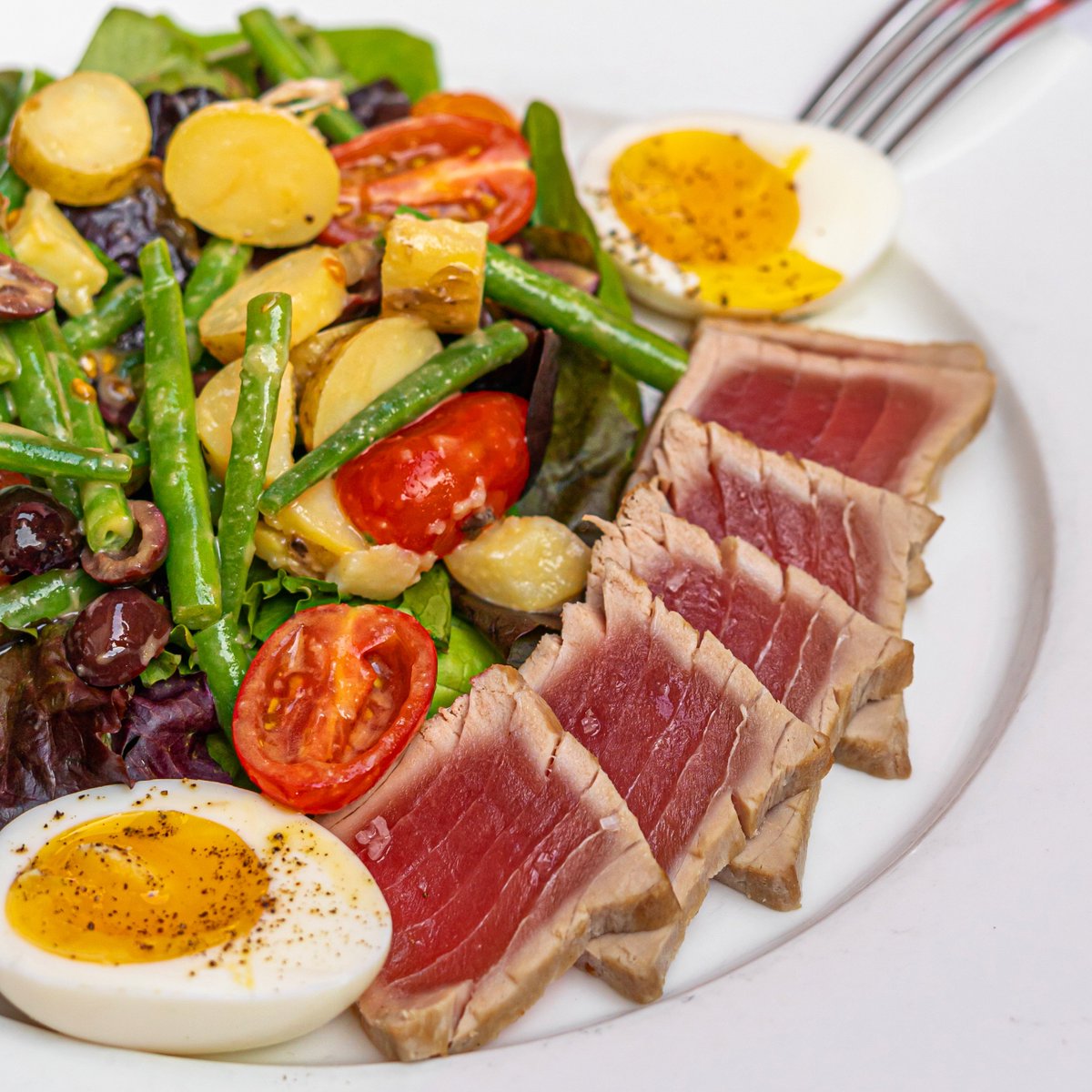 Have you two met yet? 

Salad Niçoise
Tuna, Hard Boiled Egg, Tomato, Green Beans, Fingerling Potato, Black Olive. 

Call 212.431.7676  to reserve or click the Reserve tab in our profile.

📸 by @aplm.studio 

#lurefishbar #soho #lure #freshcatch #seafood #nicoise #tuna