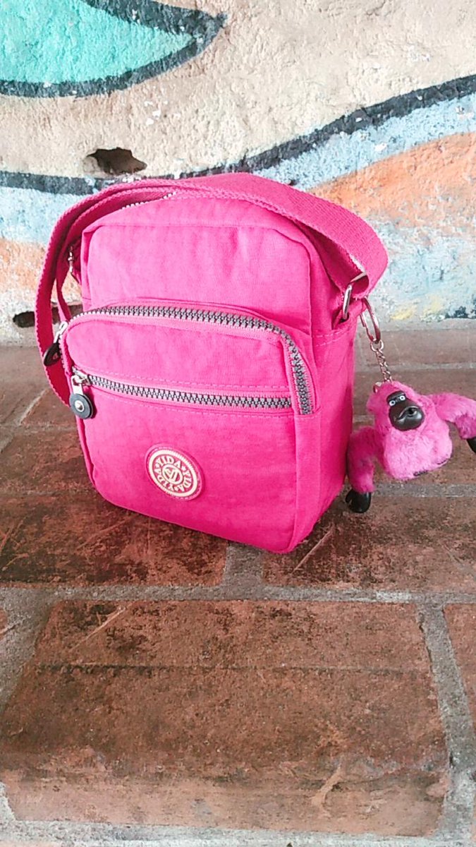 aiaicalica's tweet photo. ✨ Boa tarde , Galerinha esse mimo pra vocês 

Bolsa já com macaquinho $80,00

Chaveiro  aparte  apenas 1 preto : $20 ,00

Aceito cartão sem taxa
Faço entrega e não cobro 😘
Whatsapp: 96736- 6035 Dhanny 

Custa 0,0 pra ajudar a compartilhar pra conseguir vender !! ❤️🙌 https://t.co/kAQ3f2ROXT