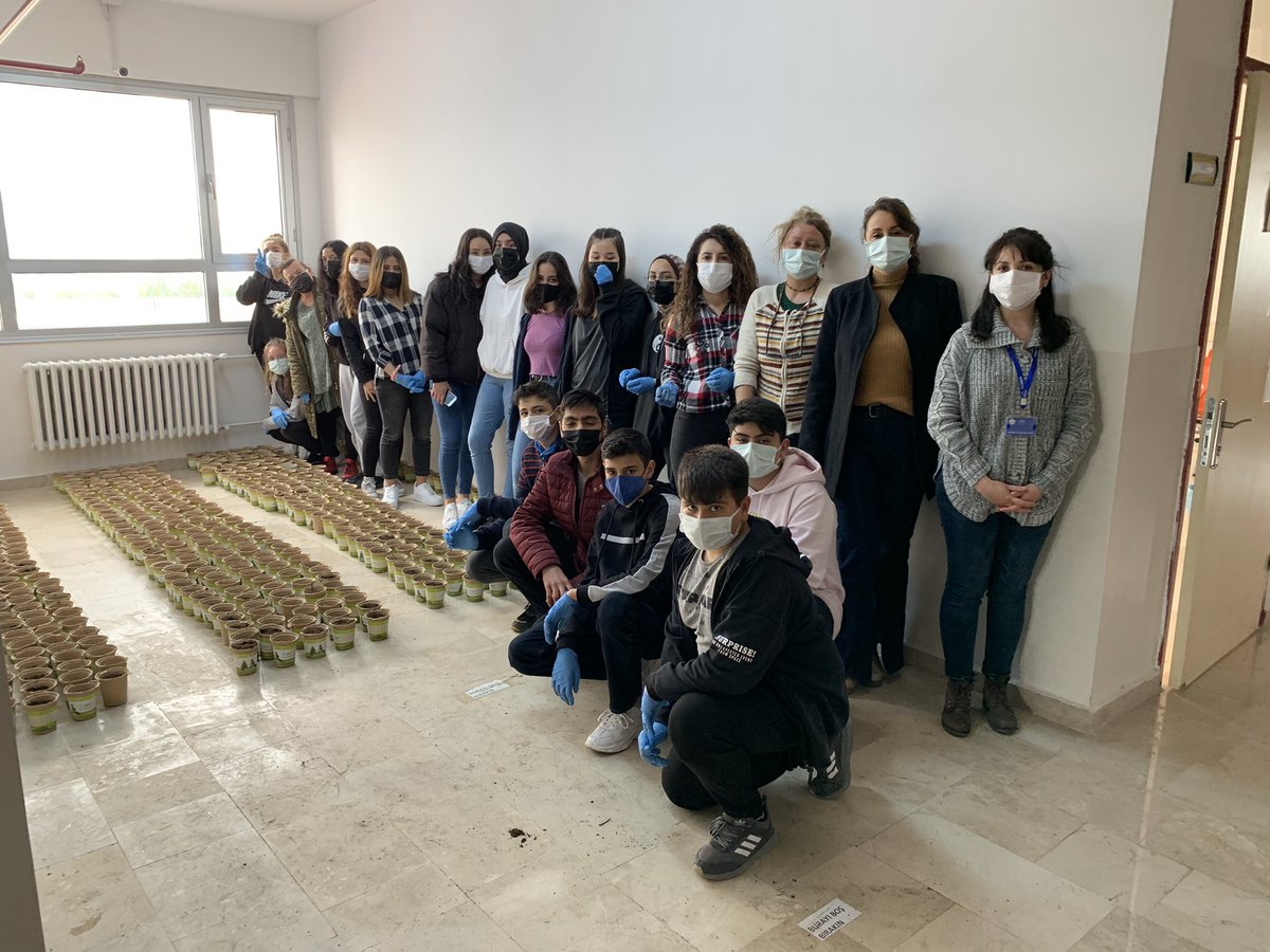 AliagaMTAL's tweet photo. Tohumlar fidana, 
Fidanlar ağaca,
Ağaçlar ormana,
Dönmeli yurdumda...

Orman Genel Müdürlüğü tarafından okulumuza gönderilen tohumları öğrencilerimizle birlikte ektik.

💚 🌱🌳
#OrmanHaftası #çarşamba https://t.co/usF3tcIFrE