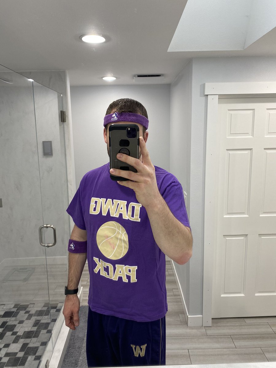 heyhalverson's tweet photo. Happy #WashingtonWednesday , Husky Nation! We may not be in The Dance, but I’m throwing back to my days in the @UWDawgPack when @UW_MBB was a No. 1 seed. Weasel headband &amp; armband. Tearaway pants. @Strideline socks &amp; @adidasHoops kicks. Let’s hear the #GoDawgs ! @HoodHusky https://t.co/RBm2a3ql5L