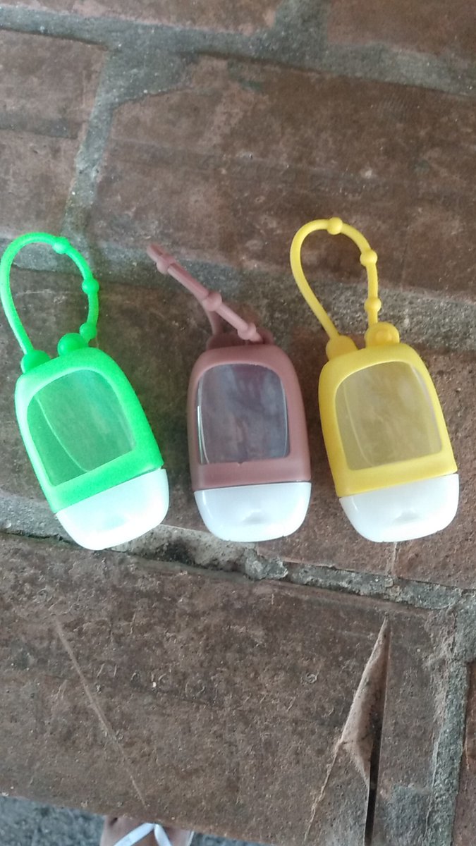 aiaicalica's tweet photo. Chaveiro com álcool em gel
Suporte colorido 10 reais
Suporte transparente 8,00
Galerinha venho informa que o álcool em gel eu comprei e coloquei ok , está super seguro 😘🙏
Qualquer coisa só acionar a coleguinha !!📲 96836-6035 https://t.co/yknxwCMHsd