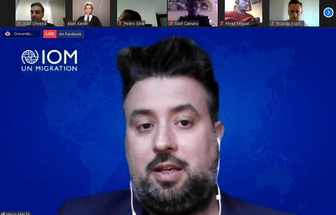 sjpf_pt's tweet photo. O SJPF organizou mais um webinar, desta vez sobre a luta contra a discriminação racial.
O painel de oradores, formado por Abel Xavier, Abel Camará 30 e Vasco Malta, debateu com frontalidade exemplos no futebol e na sociedade: https://t.co/q691KsqIFa
#PlayersCorner
#Educação https://t.co/wvgAjpjVhu