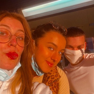 Juliebrsr's tweet photo. #NouvellePhotoDeProfil BFF4ever https://t.co/E1qYjsy7yE