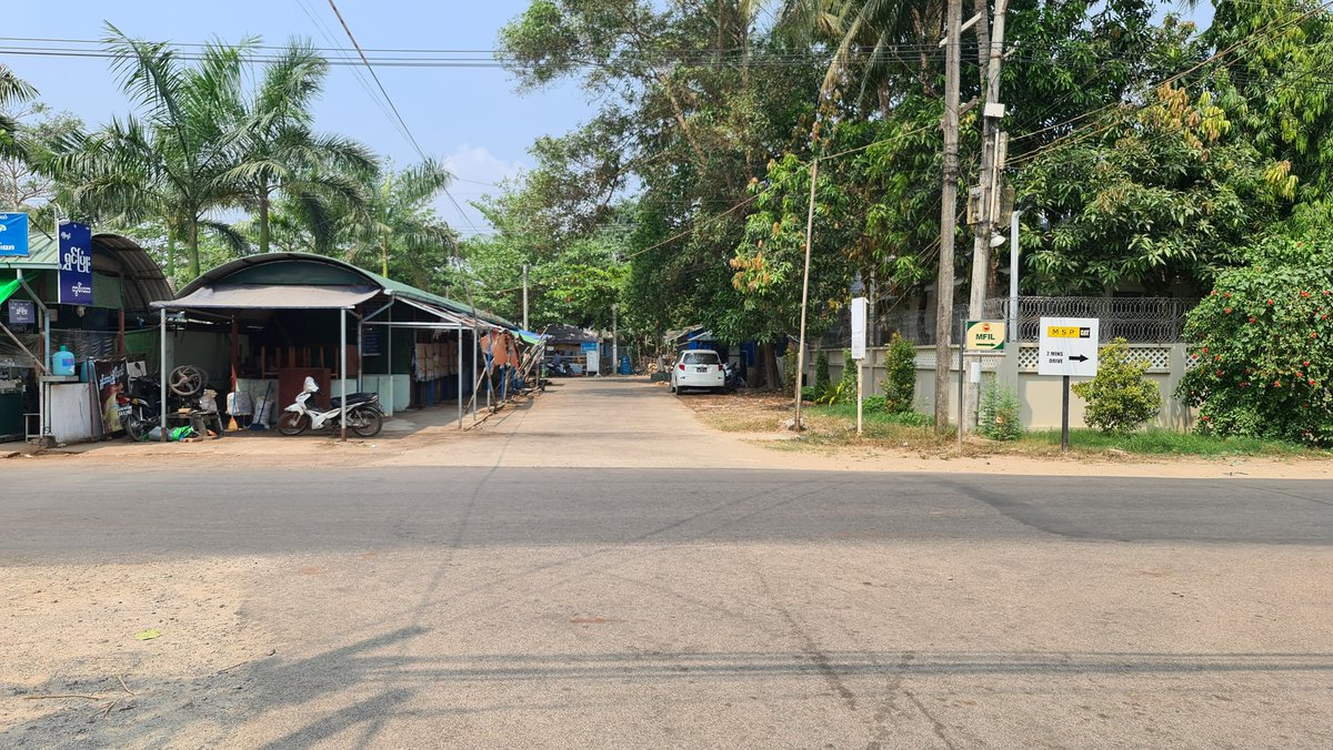 LwinMyintHan2's tweet photo. SilentStrike: Young leaders have launched the silent strike today for the whole country. All major shopping malls closed including city mart. Pic - Mawlamyine . Myanmar https://t.co/75k6GTUH4E