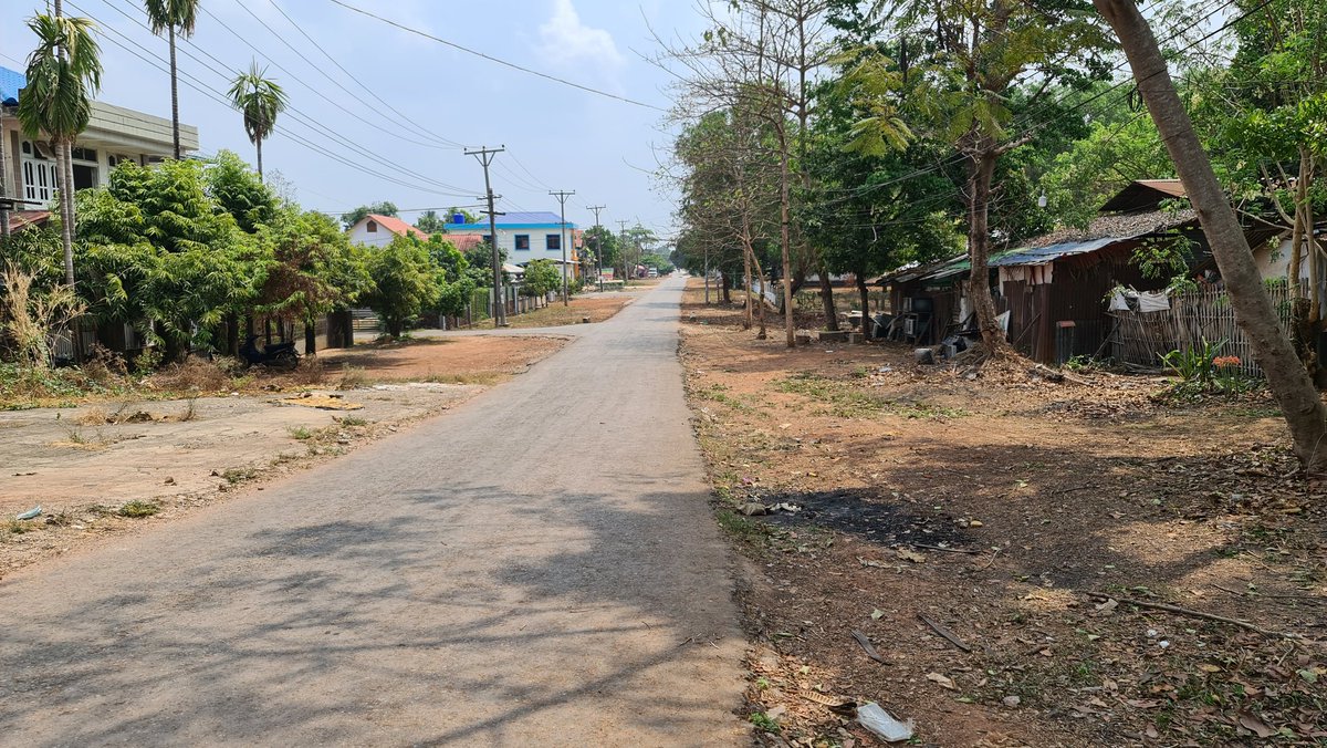 LwinMyintHan2's tweet photo. SilentStrike: Young leaders have launched the silent strike today for the whole country. All major shopping malls closed including city mart. Pic - Mawlamyine . Myanmar https://t.co/75k6GTUH4E