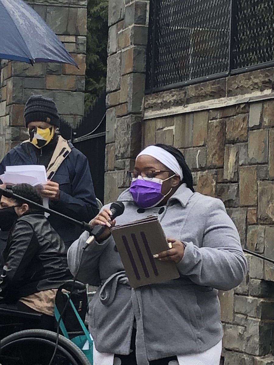 CaringMajority's tweet photo. Home care workers came from all over the state today in the rain, to fight for #FairPay4HomeCare, to fight for all of us as they do EVERY DAY.

It's beyond time to give this WOC-majority workforce a big raise. @CarlHeastie, please work with the Senate to include us in the budget! https://t.co/1Y98bkr7we