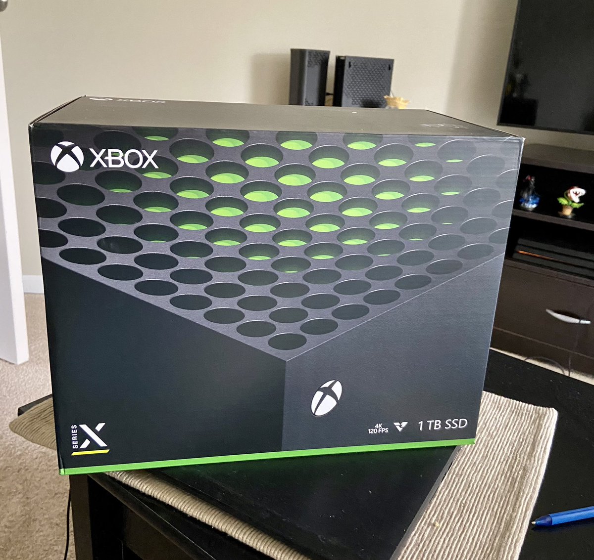 MKraft33's tweet photo. *Raises hands up in triumph* #XboxSeriesX #FinallyGotOne https://t.co/zHpaRkA5oe