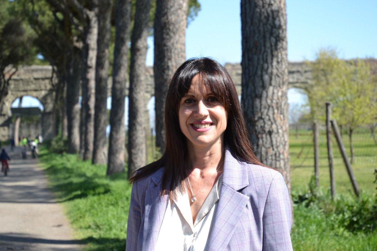 MomyLozzi's tweet photo. Presentano due volte gli stessi bus, assumono i parenti negli assessorati e poi li dimissionano, scelgono con convinzione i luoghi per le discariche e poi li disconoscono. Noi invece al #MunicipioVII continuiamo a lavorare. Vedi la diretta [https://t.co/v0kktPtdeL] https://t.co/Ij7UyIhIj1
