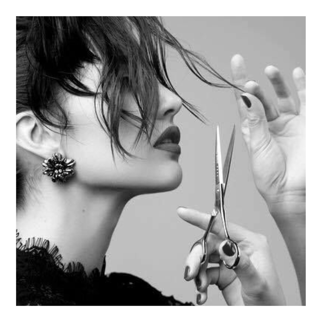 privee_maison's tweet photo. Your hair is 90% of your selfie  🤳! Take care of it😜 @maisonpriveearabia
.
.
.
.
.

#mydubai#uae🇦🇪#maisonpriveearabia#dubaispa#dubailife#dubailuxury#uaelife#dubabailifestyle#uaeblogger#dubai#uae#beautysalon#instabeauty#luxurysalon#spa#hairextensions#bestsalondubai#hai https://t.co/iLtM5ae1Qx