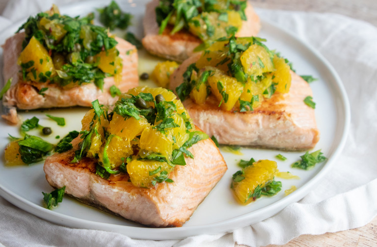 Get your daily dose of Omega-3 with a fresh twist: GRILLED SALMON WITH CITRUS SALSA    ow.ly/djLl50DPE9Y