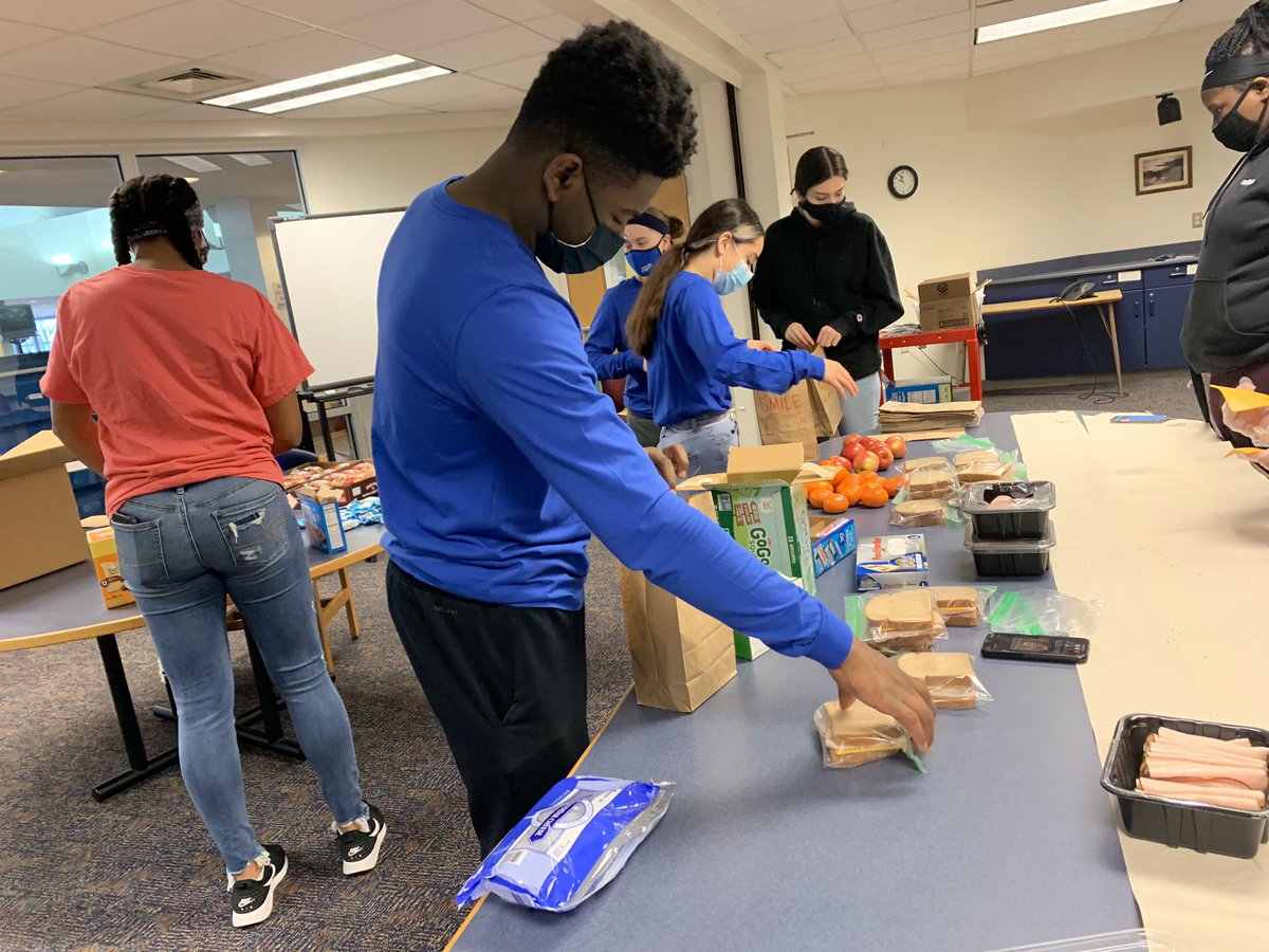 JghsDeca's tweet photo. The @JghsDeca members packing 30 meals to feed the homeless in Detroit. @MichiganDECA https://t.co/etwHLLXGMW