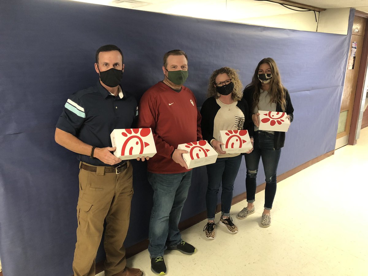 bynghs's tweet photo. Big thanks to the Byng Excellence in Education Foundation for providing lunch today. https://t.co/r6nqSSIO0x