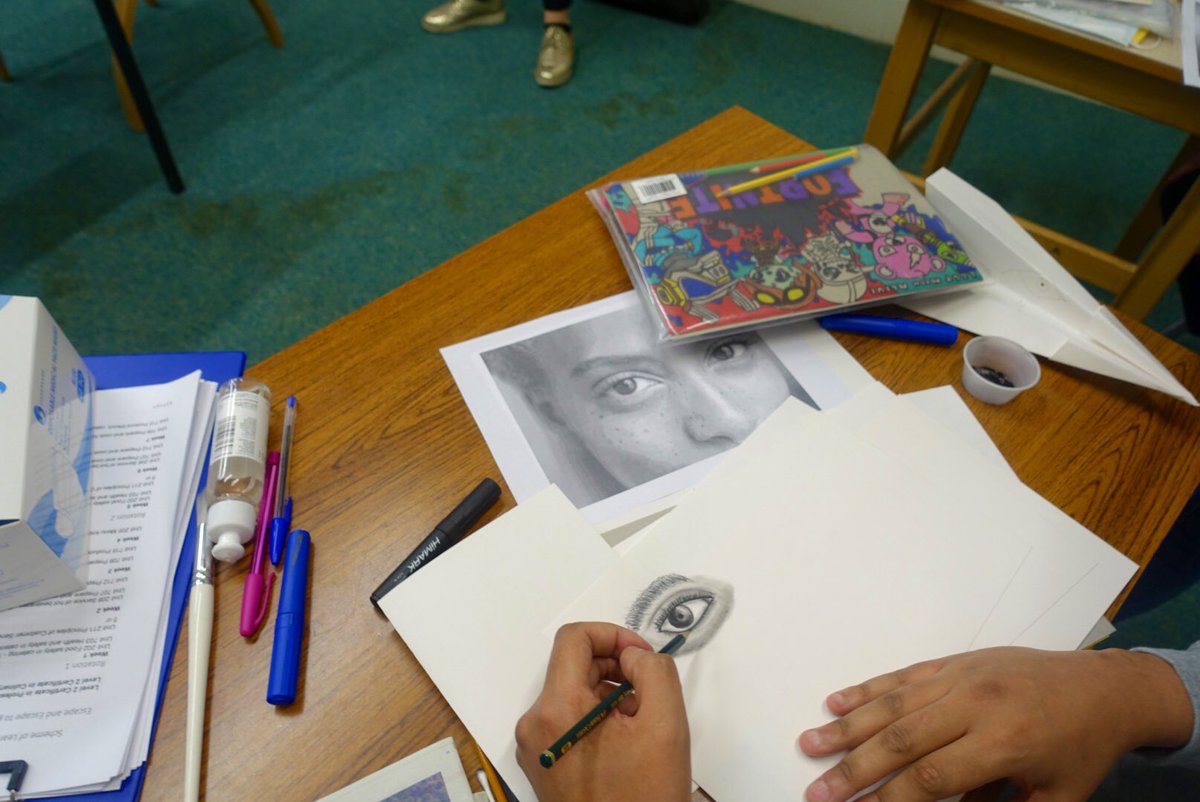 We were very lucky to be able to welcome <a href="/KOkaforart/">Kelvin Okafor</a> into the prison today for a portrait workshop with a few of our men 👁🎨✏️ thanks <a href="/fredsirieix1/">Fred Sirieix</a> for the introduction! #MakingPositiveChoices