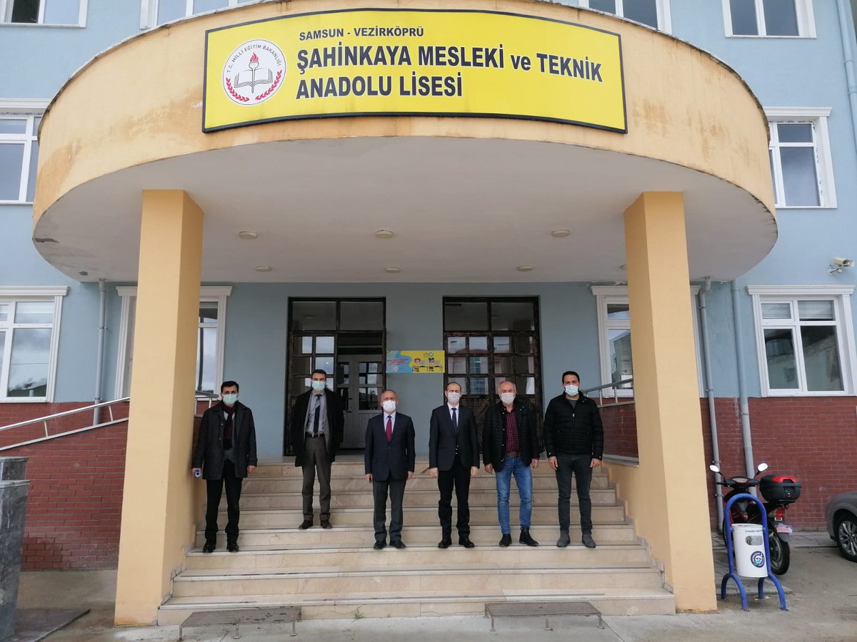samsunmem's tweet photo. Mesleki Eğitimde 1000 Okul Projesi kapsamında bugün Atakum, Kavak ve Vezirköprü ilçelerindeki okul ziyaretleri gerçekleştirildi. Okul ekiplerimizin kendi eylem planlarını oluşturması ile proje süreci hareket kazanıyor. @ziyaselcuk @zulkifdagli @CoskunESEN57 @MeslegimHayatim https://t.co/KJAzjJo7bP