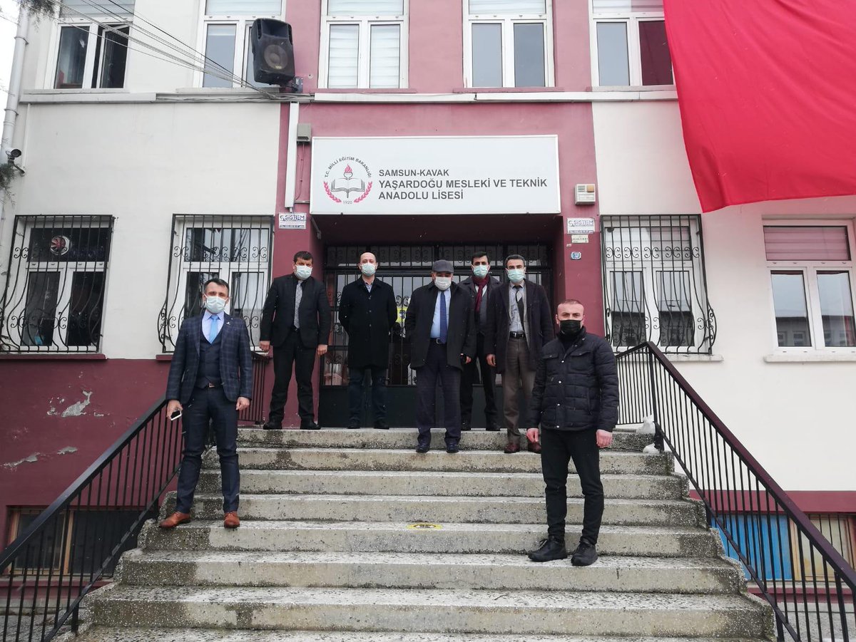 samsunmem's tweet photo. Mesleki Eğitimde 1000 Okul Projesi kapsamında bugün Atakum, Kavak ve Vezirköprü ilçelerindeki okul ziyaretleri gerçekleştirildi. Okul ekiplerimizin kendi eylem planlarını oluşturması ile proje süreci hareket kazanıyor. @ziyaselcuk @zulkifdagli @CoskunESEN57 @MeslegimHayatim https://t.co/KJAzjJo7bP