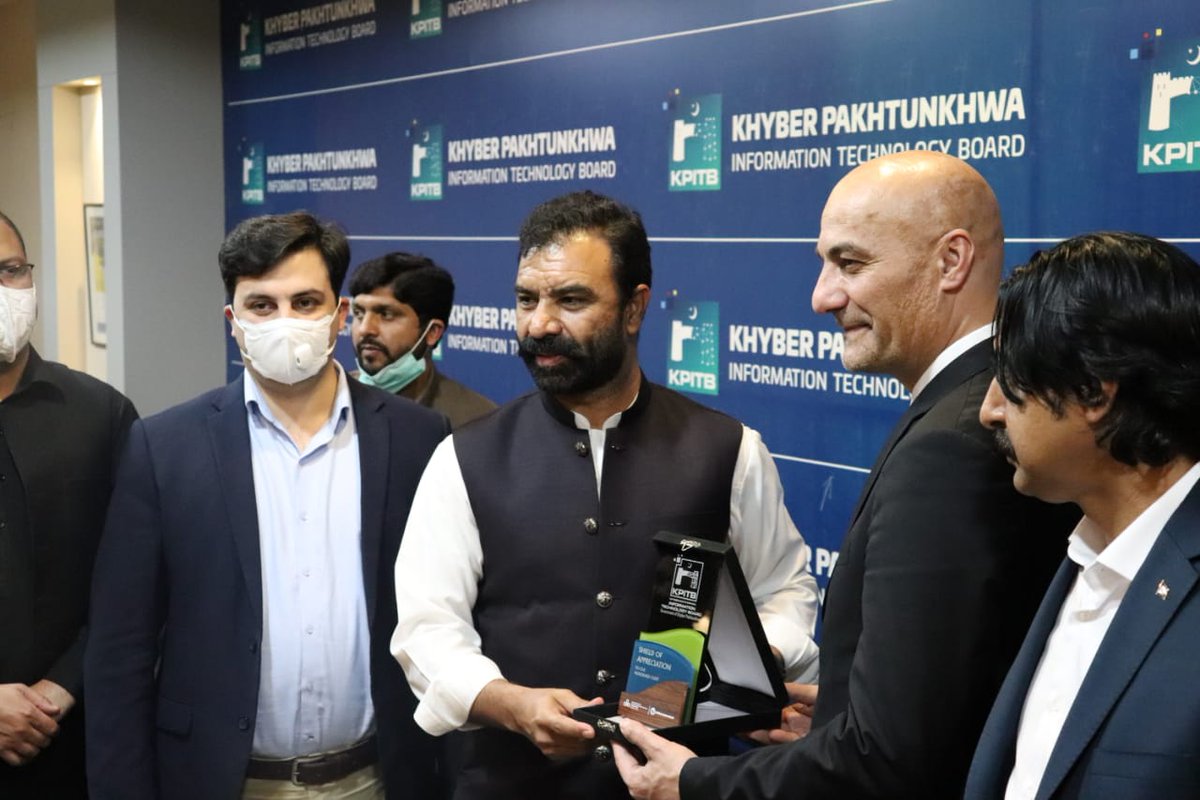 ZiaKBangashPK1's tweet image. A delegation representing Turkish business community and OZ Istanbul visited @kpitbgov, and Workaround BPO Center established at KPITB. Briefed about the investment opportunities in IT sector, including the plans and initiatives of KP IT Ministry . 1/2
#TechDrivenKP #InvestInKP