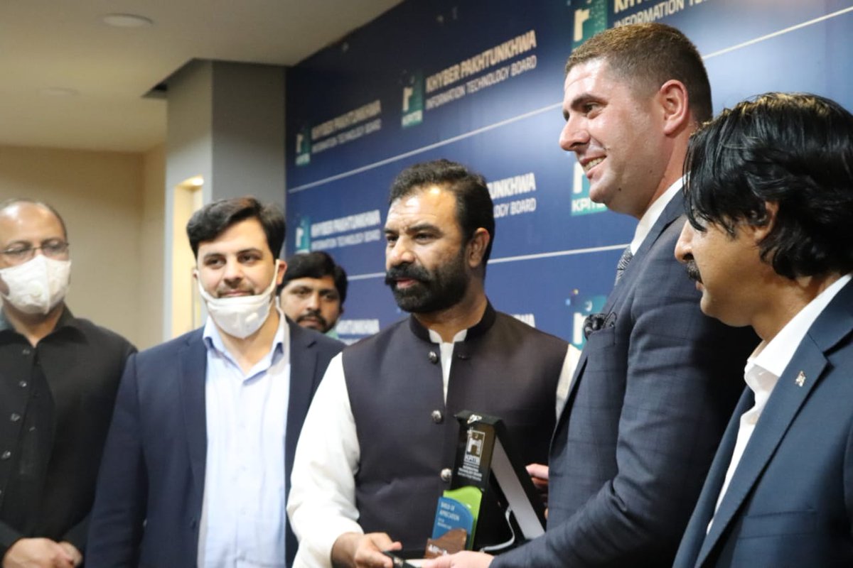 ZiaKBangashPK1's tweet image. A delegation representing Turkish business community and OZ Istanbul visited @kpitbgov, and Workaround BPO Center established. Briefed about the investment opportunities in IT sector, including the plans and initiatives of IT Ministry of KP. 2/2
#TechDrivenKP #InvestInKP
