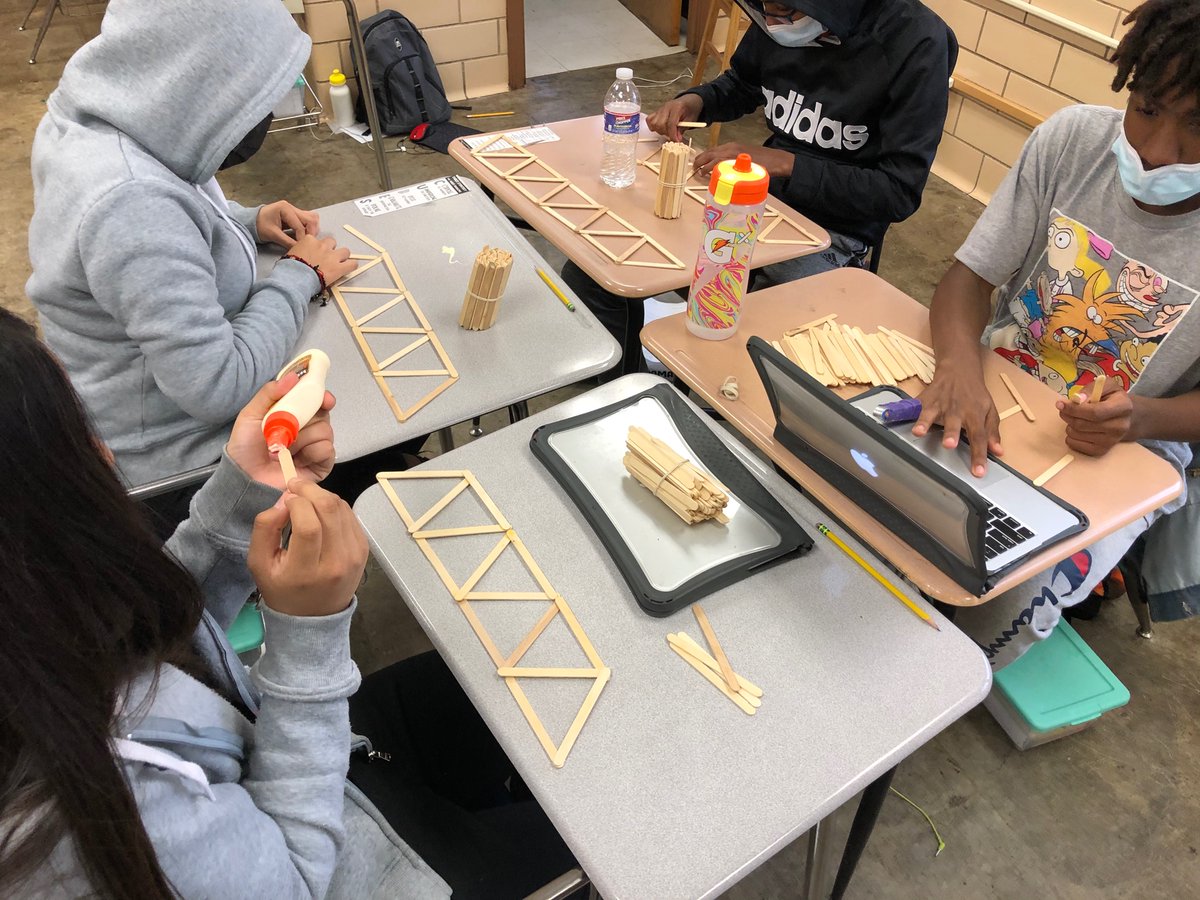 miss_silverman5's tweet photo. Building our bridges today was so fun! Students each designed their own bridge - we’ll test the strength of them next. @TMSbearsKS #Turner202Strong #edchat https://t.co/TTGZUcsC5A