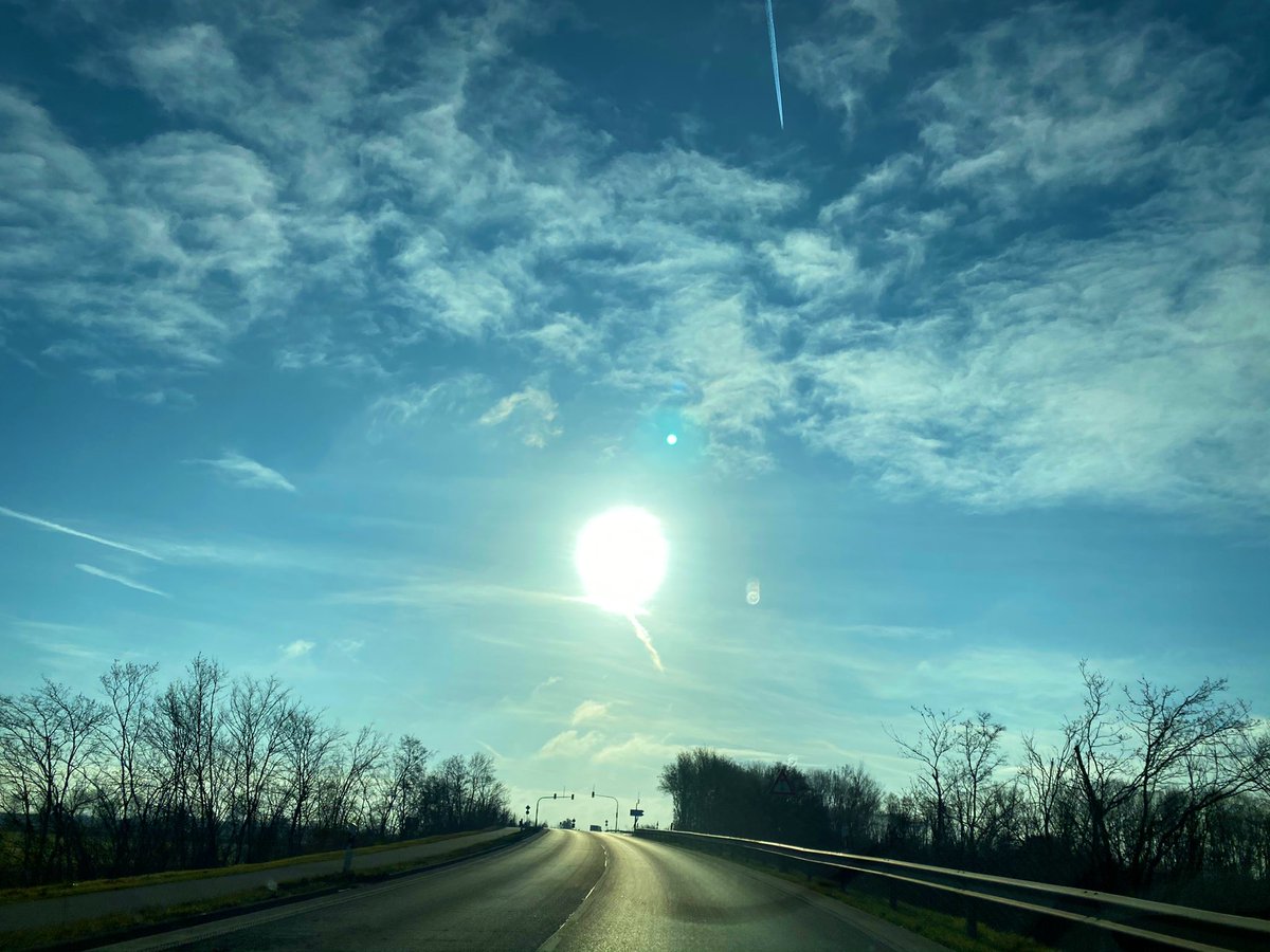 VFLdirkBMG's tweet photo. BITCHES & BITCHERS mit janz viel #VOLLLAUT ๐๐๐๐ jeht dat jetzt in dat FEIERABEND ๐คฉ๐๐คฉ๐
#Sonnenbilder
#Wolkengedรถns https://t.co/zA3kn0PwdY