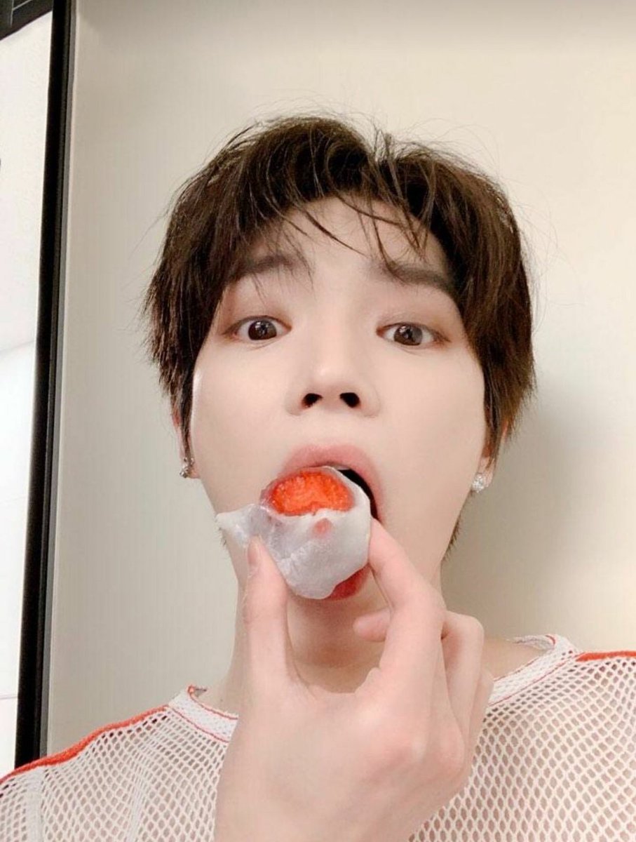 EmmaNerren1's tweet photo. Cute leader #NCT #NCTU #nct127 #TAEYONG https://t.co/5xzbQ3CQuG