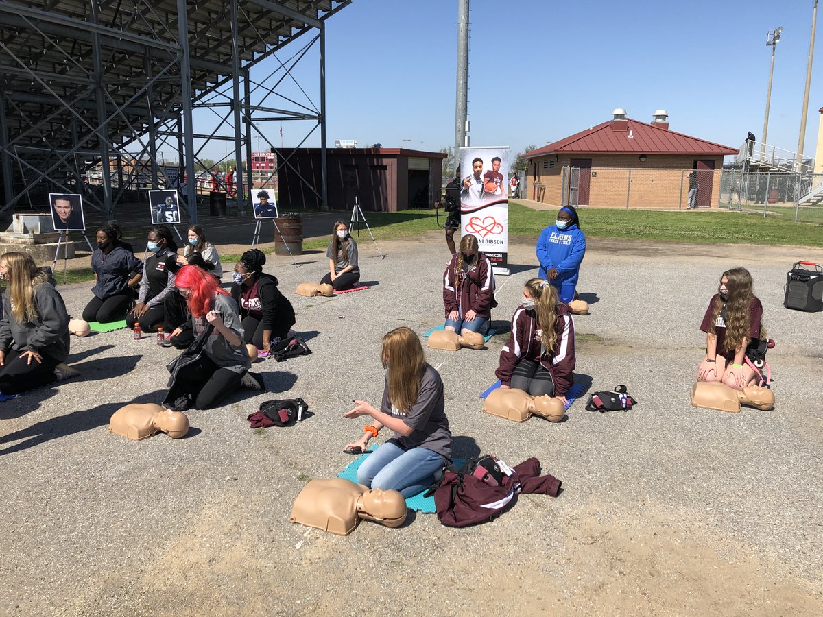 BFND_AT's tweet photo. Big thank you to @RuqayyaGibson for the CPR/AED demonstration for our athletic training students at the Damani Gibson Memorial Relays! It's always a good idea to practice in the event of an emergency. #doitforDamani https://t.co/fZQHE35Li6