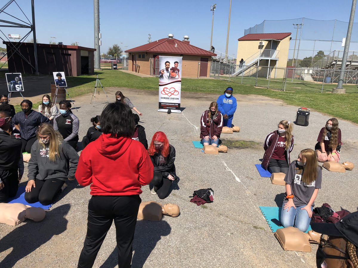 BFND_AT's tweet photo. Big thank you to @RuqayyaGibson for the CPR/AED demonstration for our athletic training students at the Damani Gibson Memorial Relays! It's always a good idea to practice in the event of an emergency. #doitforDamani https://t.co/fZQHE35Li6