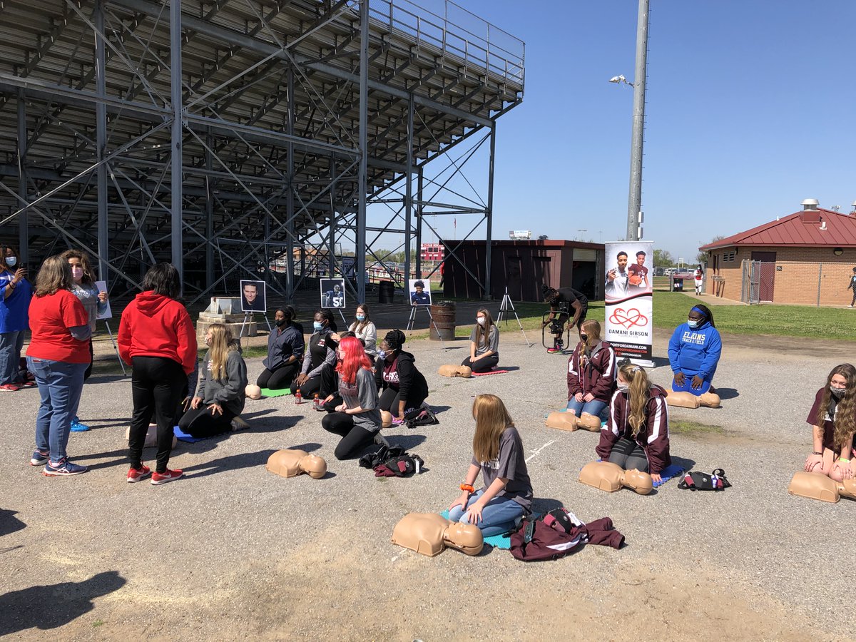 BFND_AT's tweet photo. Big thank you to @RuqayyaGibson for the CPR/AED demonstration for our athletic training students at the Damani Gibson Memorial Relays! It's always a good idea to practice in the event of an emergency. #doitforDamani https://t.co/fZQHE35Li6