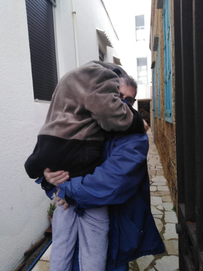 This is my dad (53) carrying my sick grandma (96) today to take her to the hospital
I dont know but this picture warms my heart❤️
Take care of yourselves and your parents