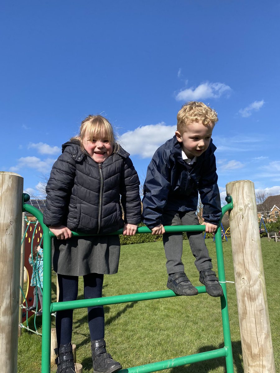 KandinskyEllis's tweet photo. We had the best Welly Wednesday today! We went on a Spring hunt and decided it would be better to do this on a walk to the park 🥳 🌳 it was so lovely to play together in a different space and spot the signs of spring 😊 https://t.co/ulWycHv2xu
