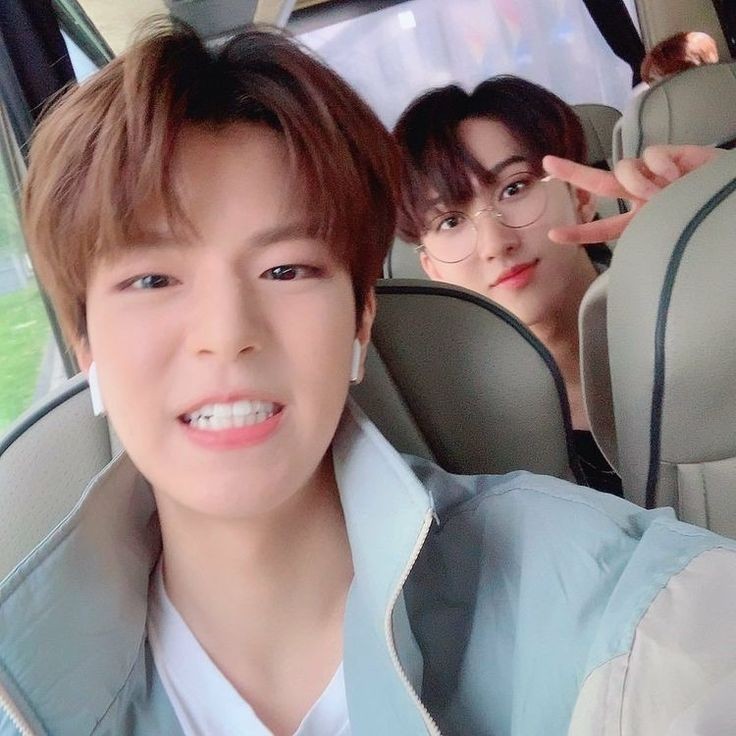 iSEUNGSIE's tweet photo. las selcas seungbin son lo mejor que existe en el mundo🥺 https://t.co/WA0sCJccAt