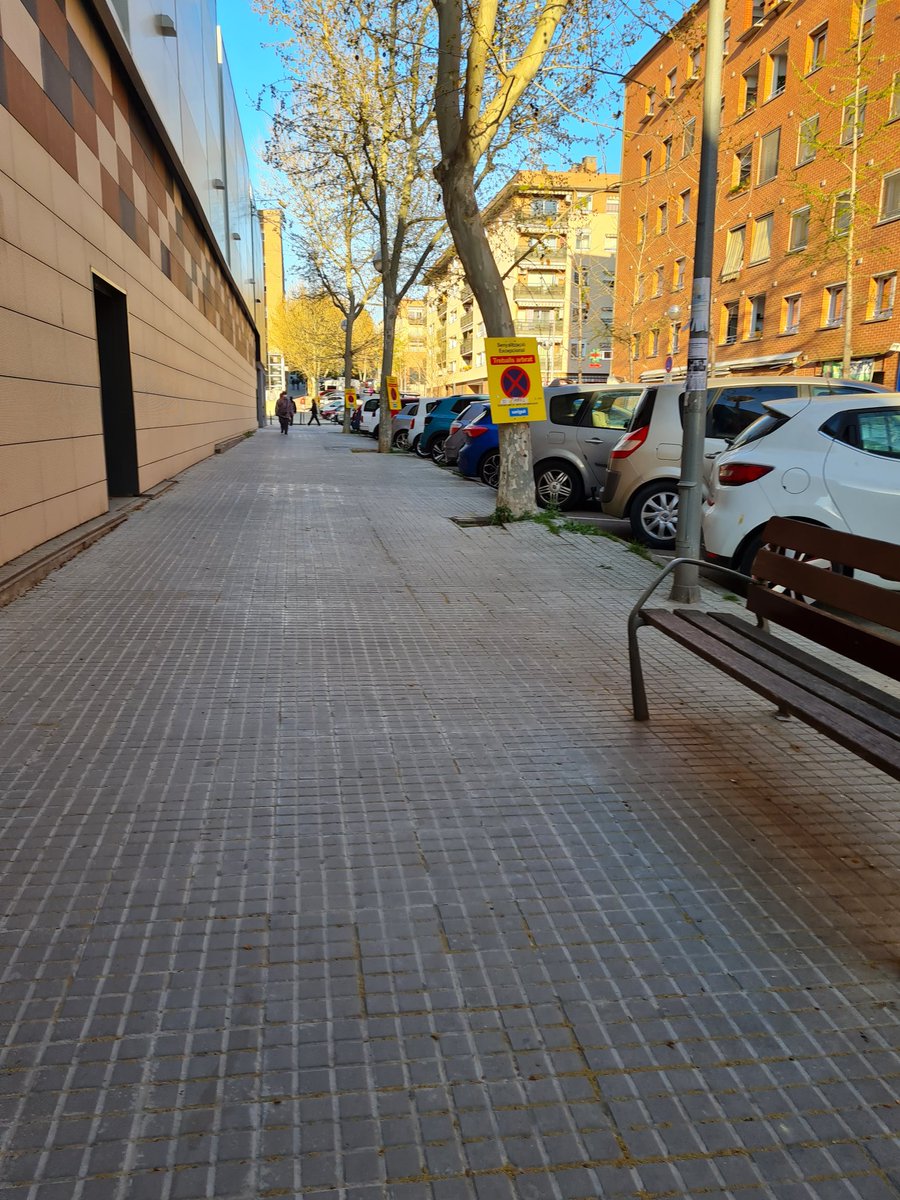 AVCANBORRELL's tweet photo. Veïns i Veïnes de #canborrell us informem de treballs de l'arbrat en Carrer de Francesc Ferrer i Guàrdia  el 30 de març de 7 a 15 hores. Respecteu la senyalització excepcional. #mollet https://t.co/LqoMejonMu