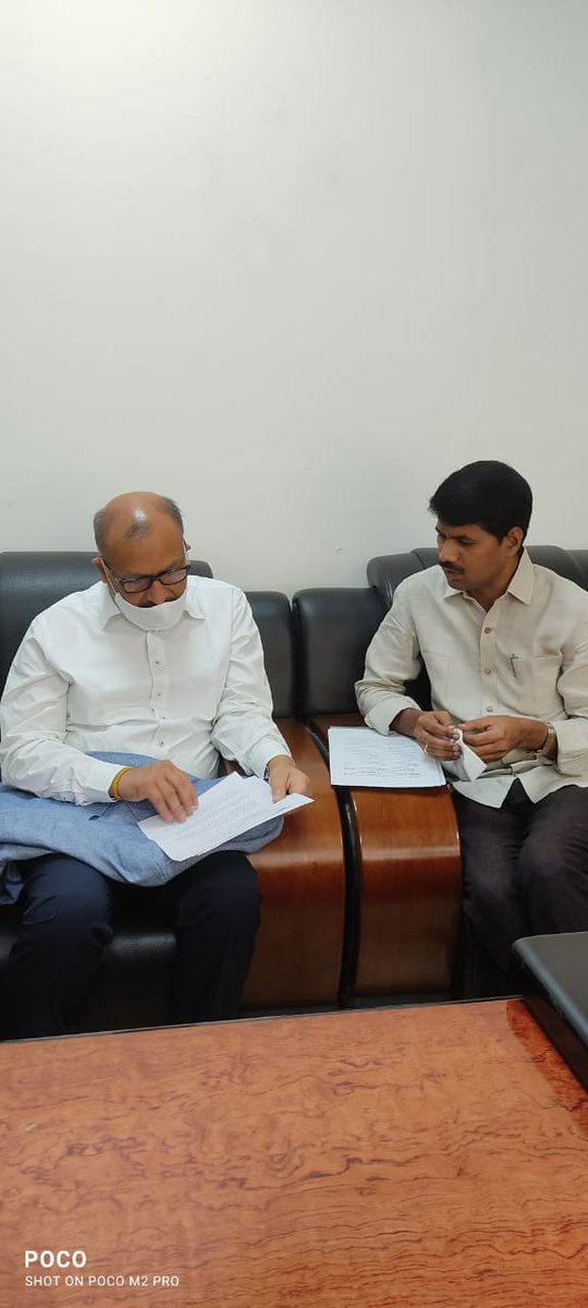 GswsMedia's tweet photo. ఈరోజు గౌరవ చీఫ్ సెక్రెటరీ శ్రీ ఆదిత్యా నాధ్ దాస్ గారిని కలిసిన #SEA అధ్యక్షులు మరియు,#APGEF రాష్ట్ర అధ్యక్షులు శ్రీ కె.వెంకట్రామిరెడ్డి గారు వివిధ సమస్యలు ప్రస్తావించారు.ఆ యొక్క
సమస్యలను సానుకూలంగా విని పరిష్కారానికి సుముకుత వ్యక్తం చేసిన సి.యస్ గారు. https://t.co/ZyHjpHCiQB