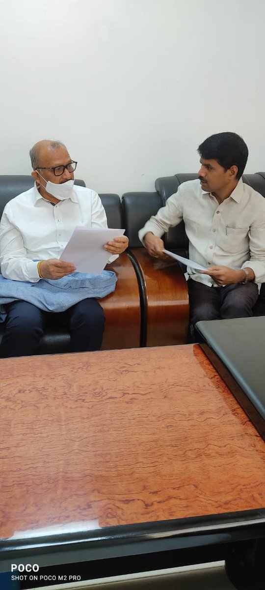 GswsMedia's tweet photo. ఈరోజు గౌరవ చీఫ్ సెక్రెటరీ శ్రీ ఆదిత్యా నాధ్ దాస్ గారిని కలిసిన #SEA అధ్యక్షులు మరియు,#APGEF రాష్ట్ర అధ్యక్షులు శ్రీ కె.వెంకట్రామిరెడ్డి గారు వివిధ సమస్యలు ప్రస్తావించారు.ఆ యొక్క
సమస్యలను సానుకూలంగా విని పరిష్కారానికి సుముకుత వ్యక్తం చేసిన సి.యస్ గారు. https://t.co/ZyHjpHCiQB