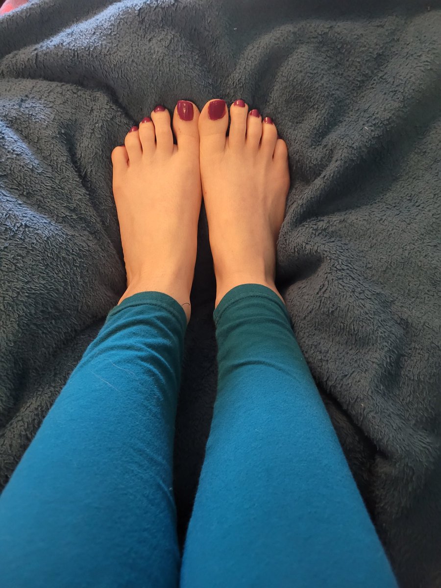GabbyKayOF's tweet photo. Finally painted my toes. How do they look? https://t.co/CJm7HZznN0
