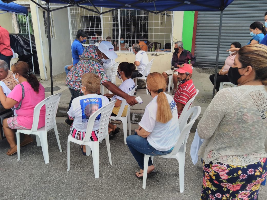 IndConLasso's tweet photo. Se realizó Brigada Médica en las intersecciones Letamendi y Leonidas PLaza en Coordinación con el Equipo Presidencial del Guayas, se realizaron pruebas de Covid-19, atención en medicina general y medicamentos gratuitos.
#EncontremonosParaLograrlo 
@KAROLURIBEVELEZ https://t.co/craPEaN7pg