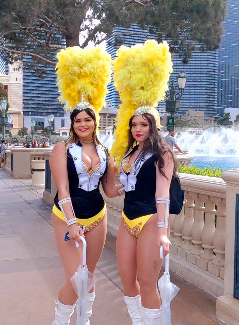znematic's tweet photo. https://t.co/mSrK7UvnjD
#streetperformer #showgirls #walkingtour https://t.co/HqVxYK74Sq