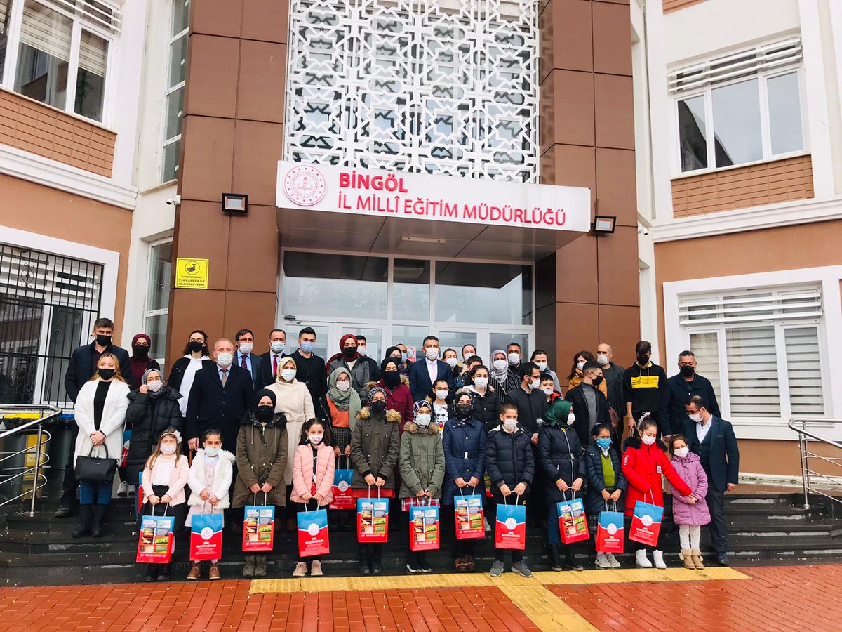 "18 Mart Çanakkale Zaferi Şehitleri Anma Günü"nedeniyle ortaokullar arasında yapılan resim yarışmasında 2.olan  okulmuz öğrencisi Nazlı Taştekin'in tebrik ediyor başarının devamını dileyoruz.<a href="/ziyaselcuk/">Ziya Selçuk</a> <a href="/RahmiGuney/">Rahmi GÜNEY</a> <a href="/tcmeb/">Millî Eğitim Bakanlığı</a> <a href="/yusuf_tokus/">Yusuf TOKUŞ</a> <a href="/ferhatelhakan/">Ferhat Elhakan</a> <a href="/bingolmem/">Bingöl MEM</a>