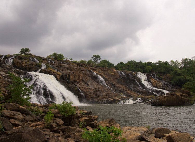kenantoprak63's tweet photo. #Gurara Waterfalls is located in Gurara, a local government area of #Niger State, North Central #Nigeria.The waterfalls is approximately 30 metres in height and it lies on the Gurara River along the Suleja-Minna Road. @whitenigerian https://t.co/NXC8zYASVc